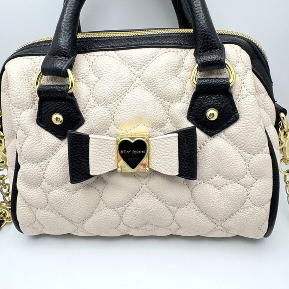 Betsey Johnson Quilted Heart Crossbody Bag Bow Gold-Tone Hardware Beige Black - Picture 2 of 16